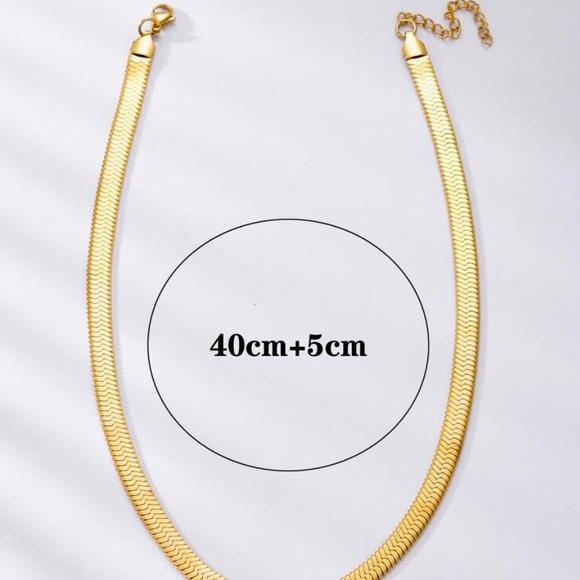 Stunning  18K Gold Flat Snake Chain Necklace - Picture 3 of 3